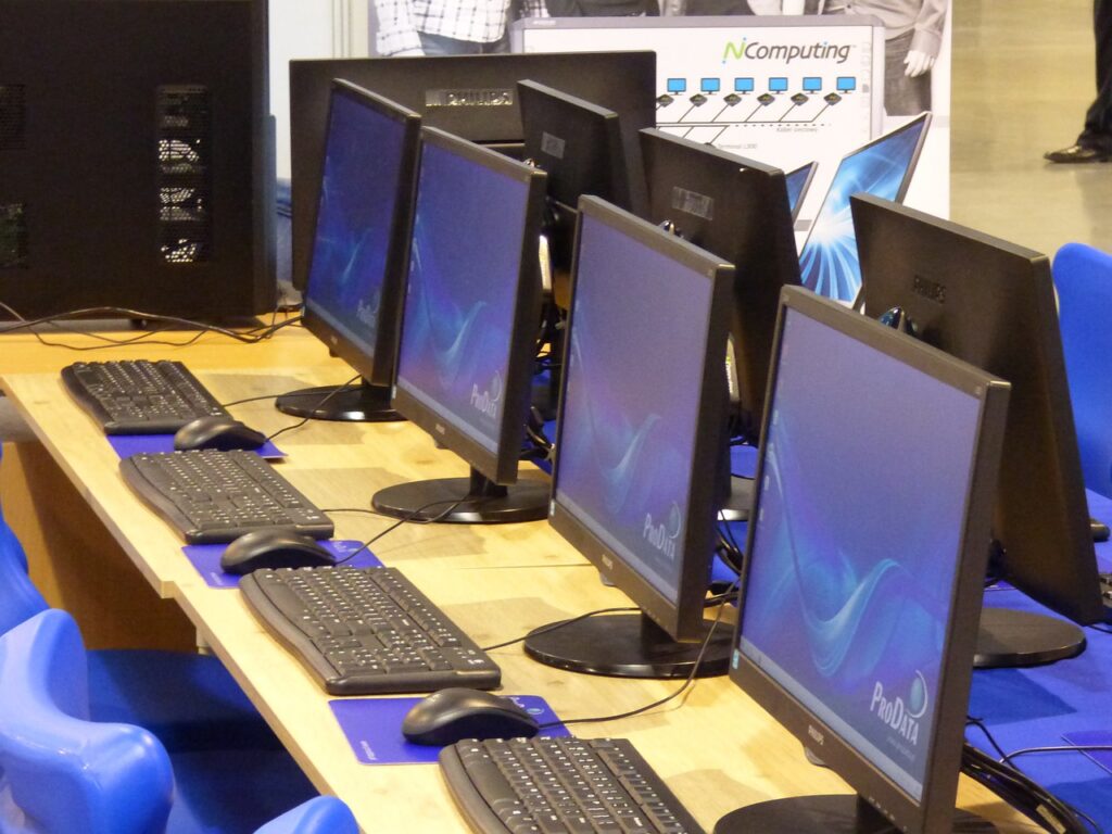 computers, monitors, it-332238.jpg